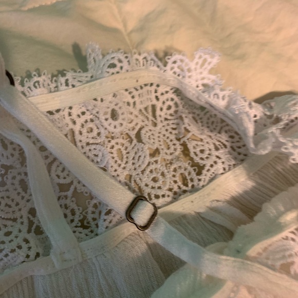 Hollister Off the Shoulder Top w Attached Straps - Picture 5 of 6